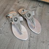 Sandalen Wildleder Gr. 40 hellgrau neu Hessen - Taunusstein Vorschau