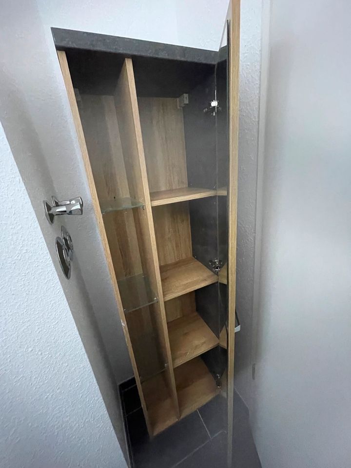 Schöner Badezimmerschrank in Buchholz in der Nordheide