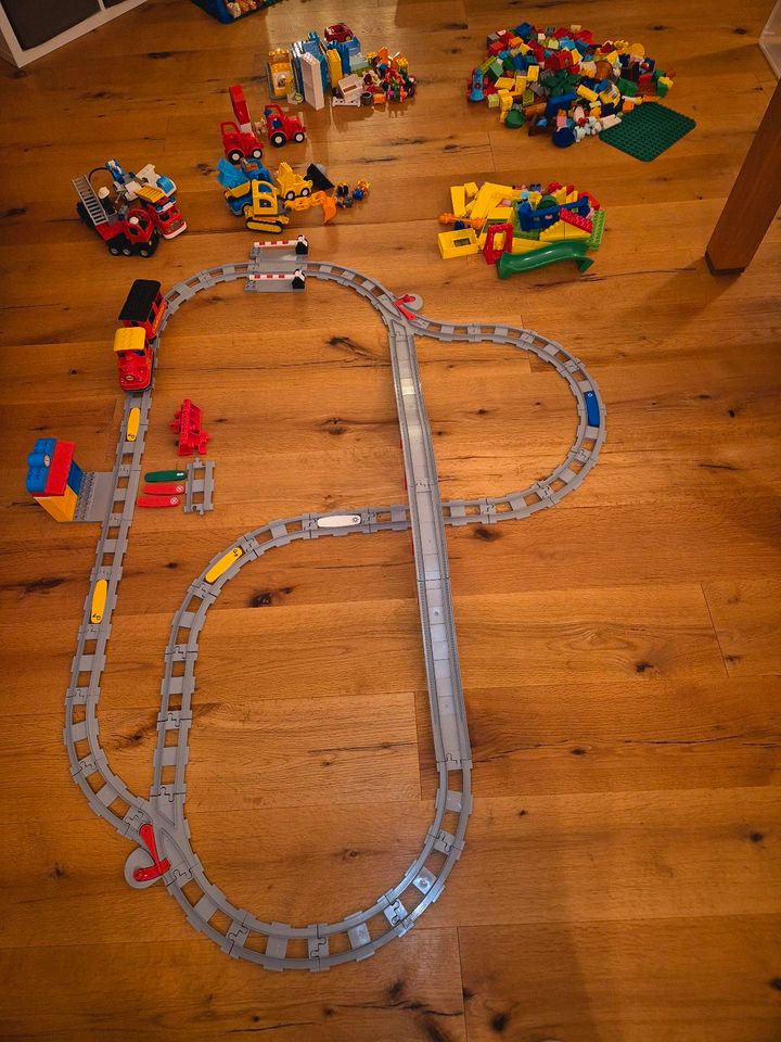 Duplo Paket, Eisenbahn, Schienen, Feuerwehr, Bagger,Peppa Wutz... in Heinsberg