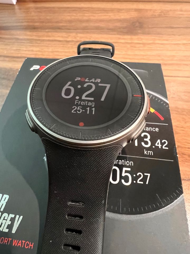 Polar Vantage V Multisport Uhr schwarz in Einhausen