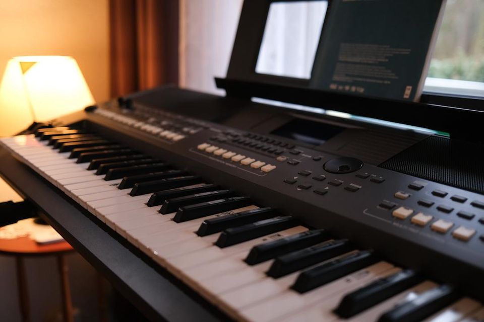 Yamaha PSR-S670 Keyboard - Digital Workstation - samt Zubehör in Berlin
