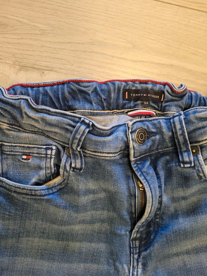 Tommy Hilfiger Jungenjeans Gr 164 in Solingen