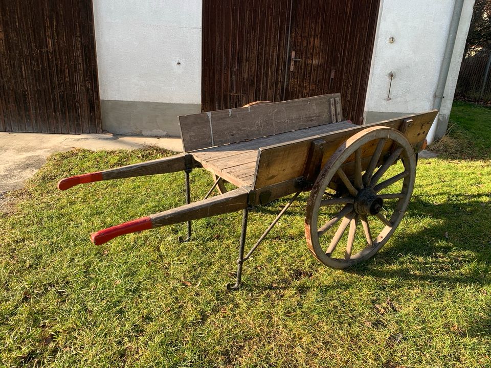 Historischer funktionsfähiger Holzwagen / Handkarren in Neusäß