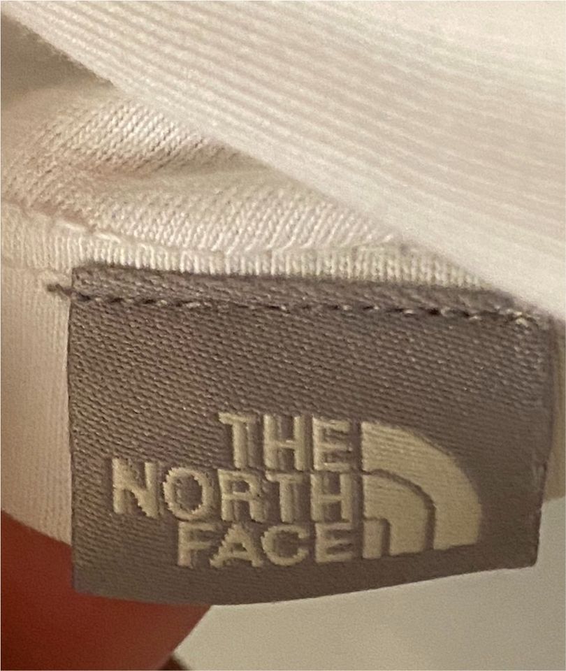 Weißes T-Shirt von The North Face in Bielefeld