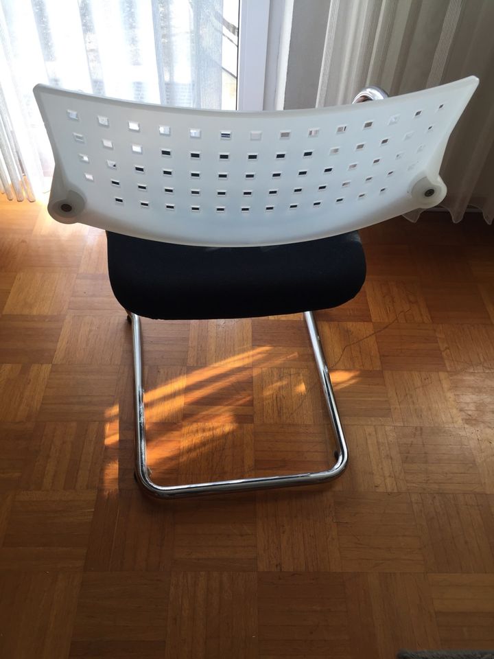 Moderne Stühle für Wohnung oder Büro in Albstadt