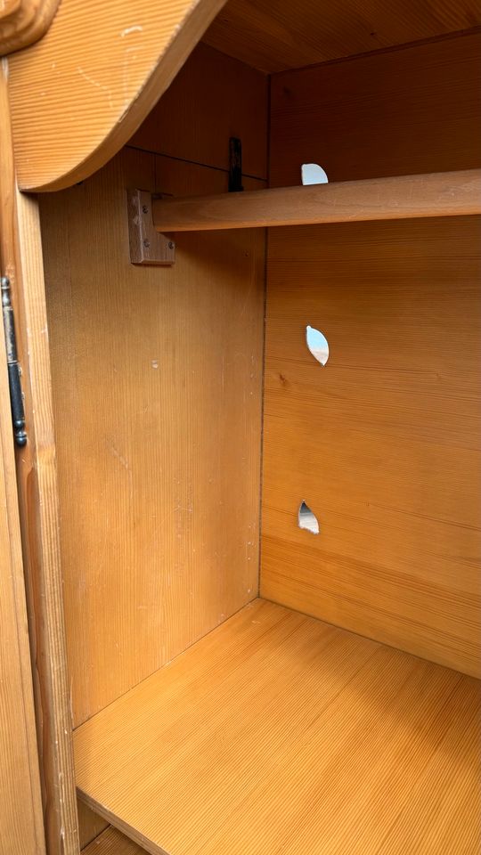 Kleiderschrank massiv / Fernsehschrank / Schrank in Deggendorf