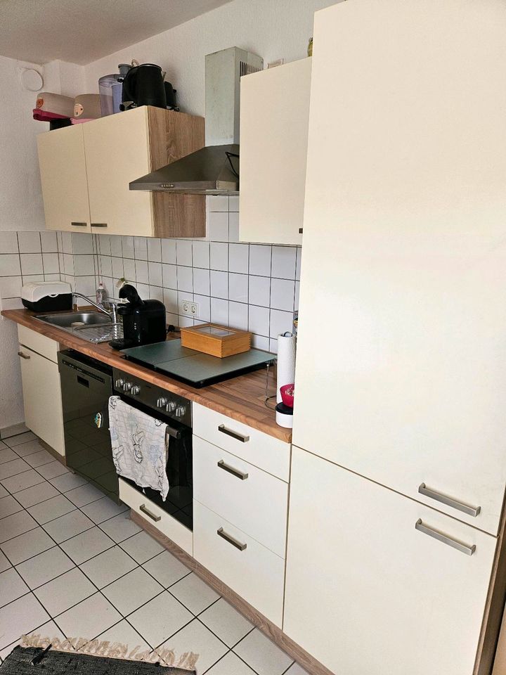 Küche mit E-Geräten in Saarbrücken