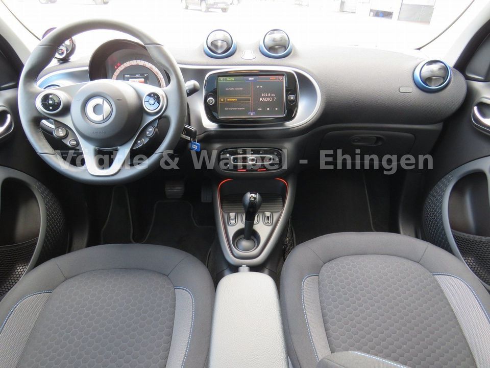 Smart EQ Forfour EXCLUSIVE-P+LED+DAB+KAM+LENKR.Heizung in Ehingen (Donau)