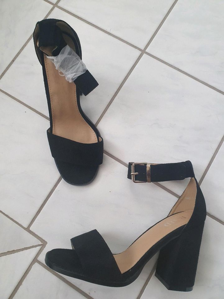 RAID Wide Fit Genna Sandalen Blockabsatz neu in Bayern Rohr