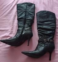 schwarze schöne Stiefel mit Absatz,Nieten & Reißverschluß Hessen - Bad Schwalbach Vorschau