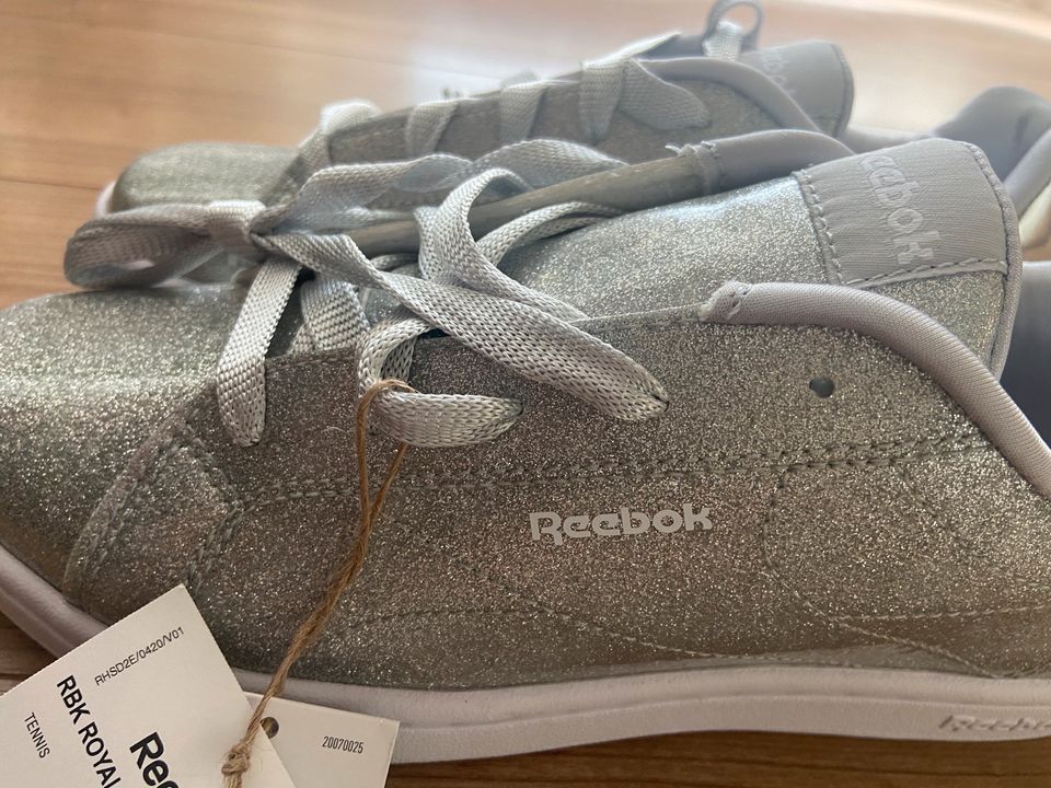 Reebok Royal Complete Sneaker 37 Glitzer Silber neu mit Etikett in Königsbach-Stein 