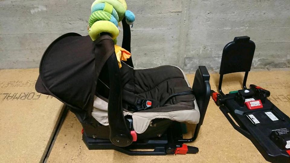 Maxi Cosi mit ISOFIX Babyschale Zwillinge + Kinderwagen in Hildburghausen