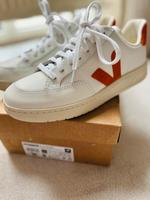 VEJA Sneakers neu!!!Extra White Pumpkin/ GR 40 Hessen - Idstein Vorschau