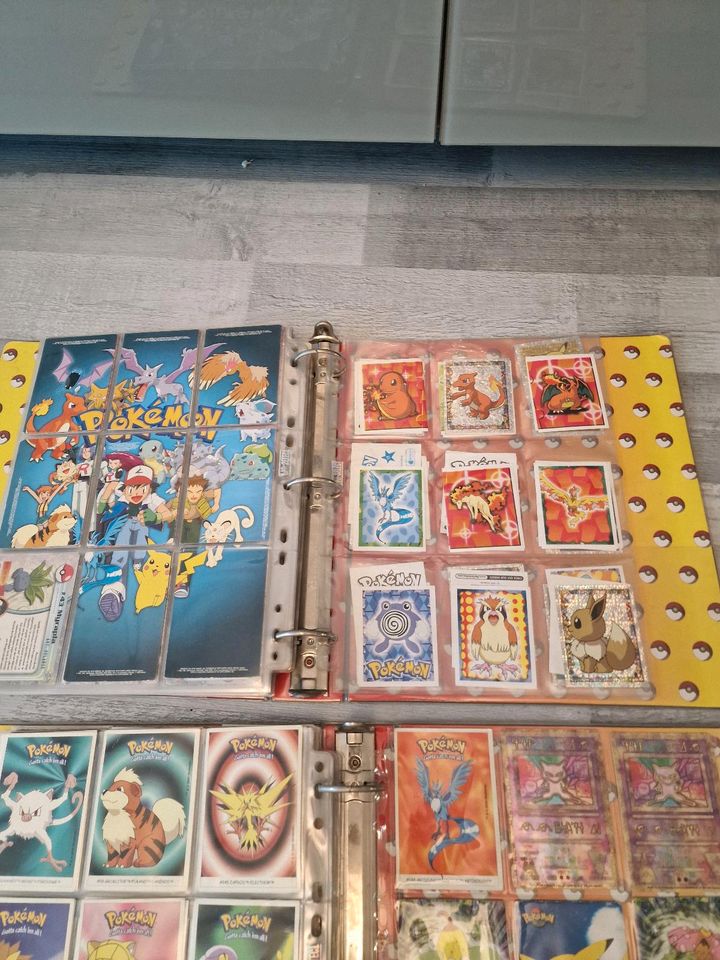 Pokemon Vintage Sammlung Karten Figuren etc in München