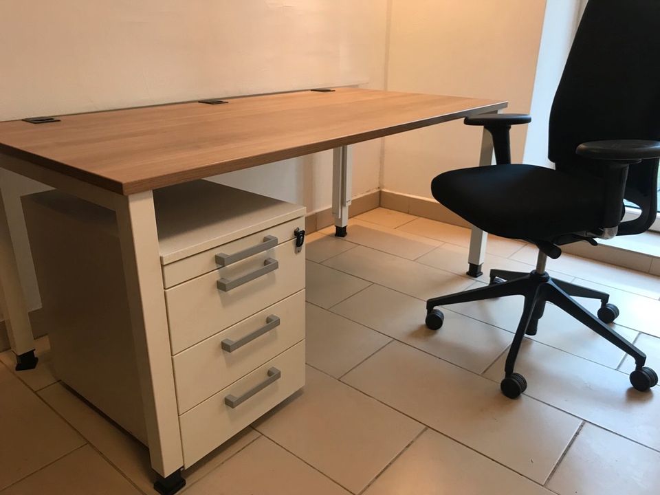 ORIGINAL "OKA" Schreibtisch, Bürotisch, Maße der Platte 180x90 cm in Hamburg