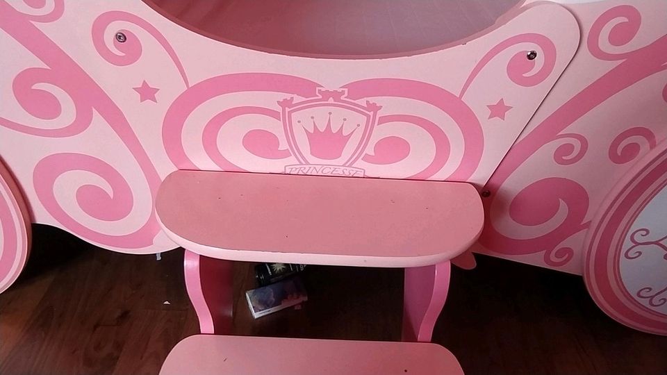 Kutschenbett Prinzessin rosa mit Treppe inkl. Matratze in Velbert