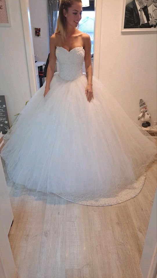 Brautkleid mit Tüll ,Glitzer gr xs in Trittau