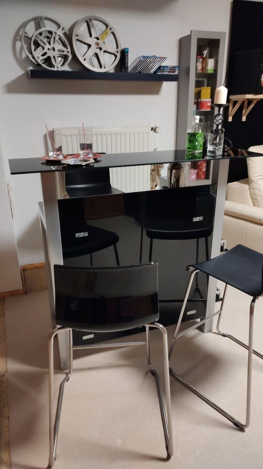 Bar Tisch aus Glas Metall mit 3x Barhocker Glenn Ikea, Party in Niedertaufkirchen