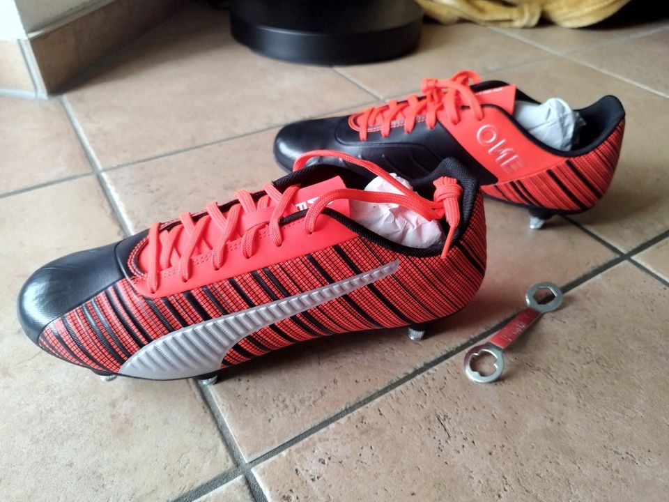 PUMA  ONE 5.4 Schwartz-Rot 42,5 Gr Neu-Top. in Kevelaer