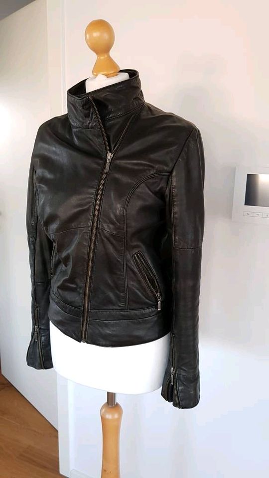 Schwarze Lederjacke im Used-Stil, Gr. M in Erlangen