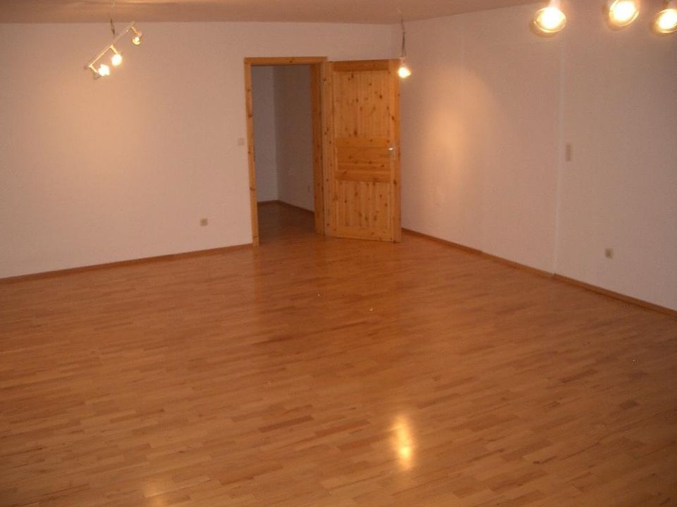 Zwei Zimmer Souterrain Wohnung 76m2 mit Gartennutzung Einbauküche in Gießen