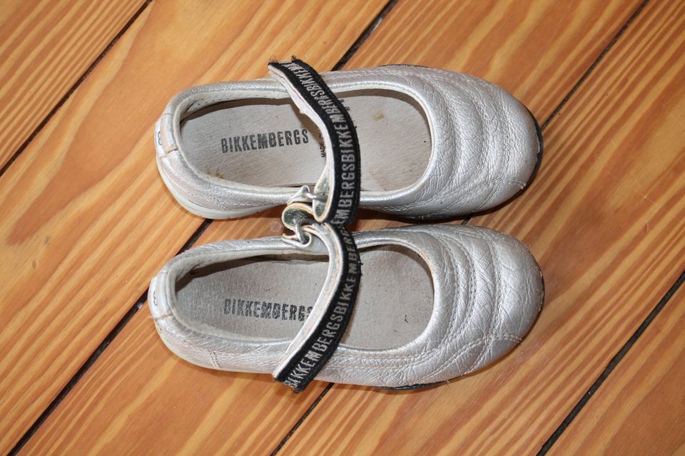 Bikkembergs Sandalen Gr. 24 silber grau schwarz elegant Top in Achim