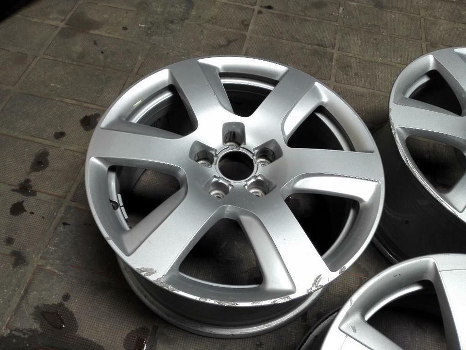 Audi A6 4G 4G0601025-BK 8x17 ET39 Alufelge 17 Zoll Silber in Bergkamen