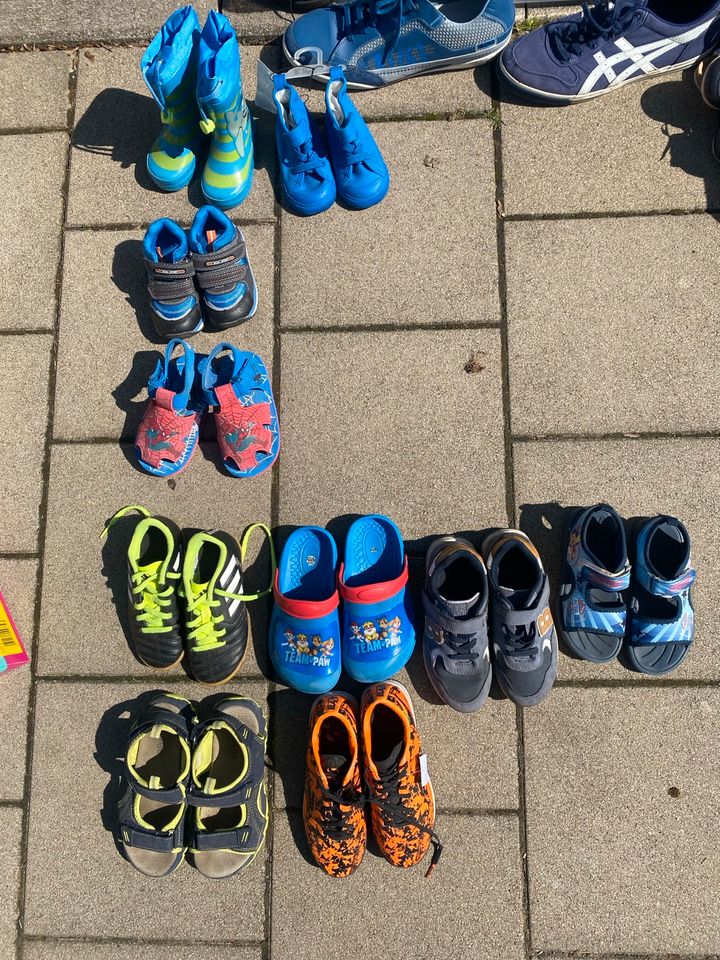 Schuhe gegen eine Spende in Köln