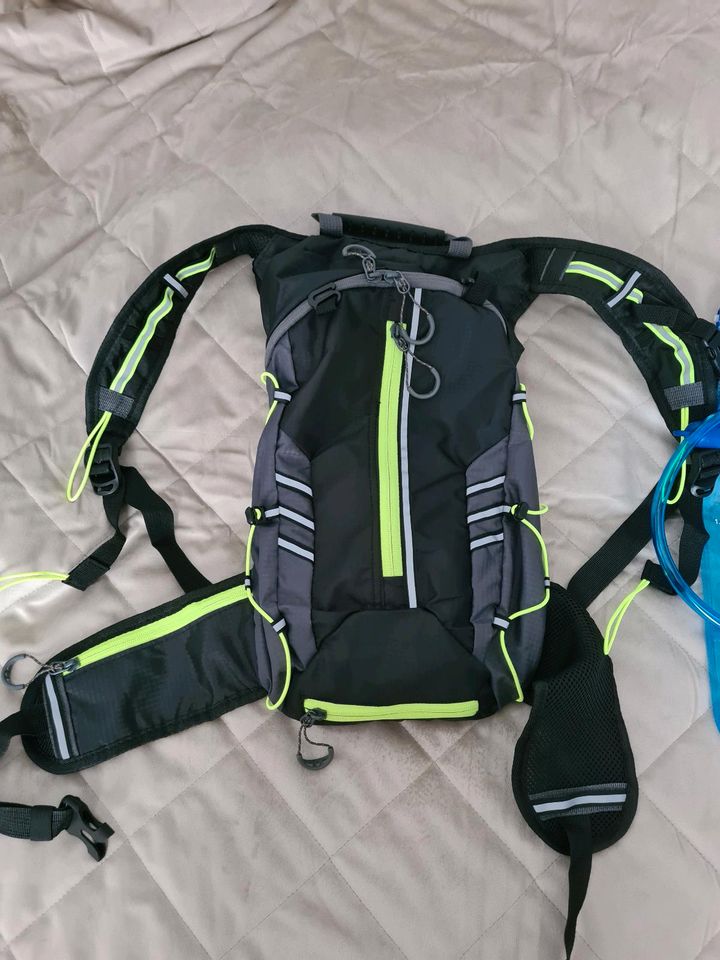 Rucksack 10L mit einem 2L Wassertank in Wuppertal