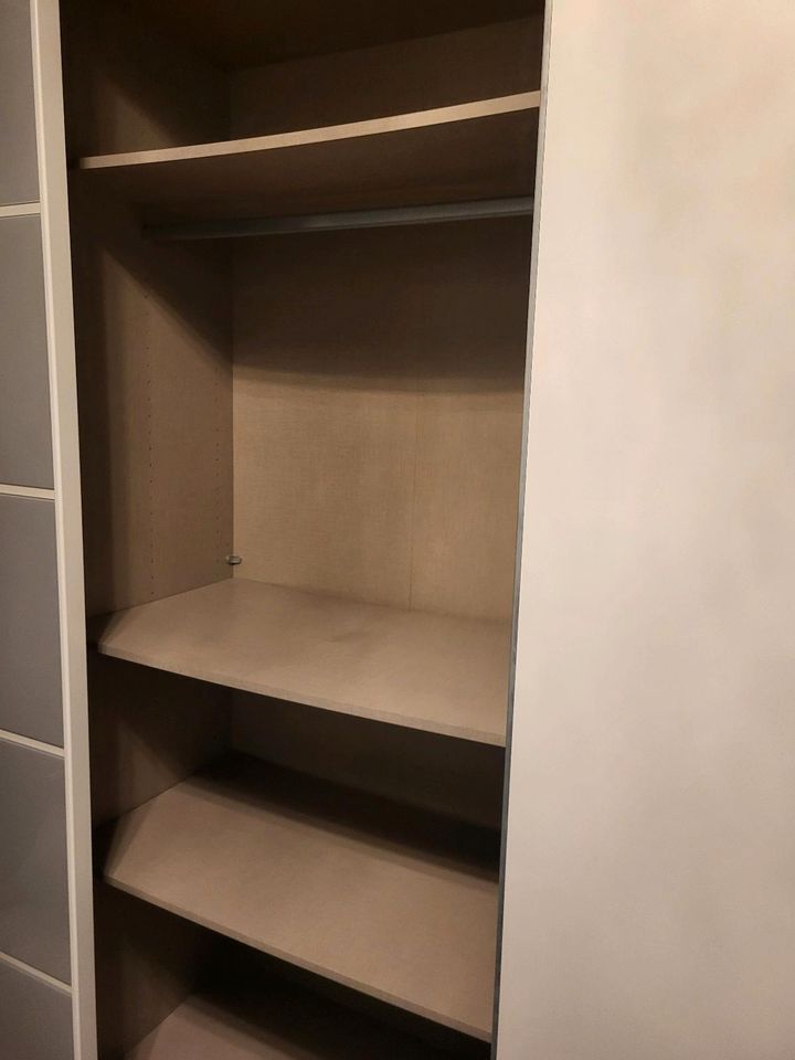 Kleiderschrank (schiebetüren) in Hannover