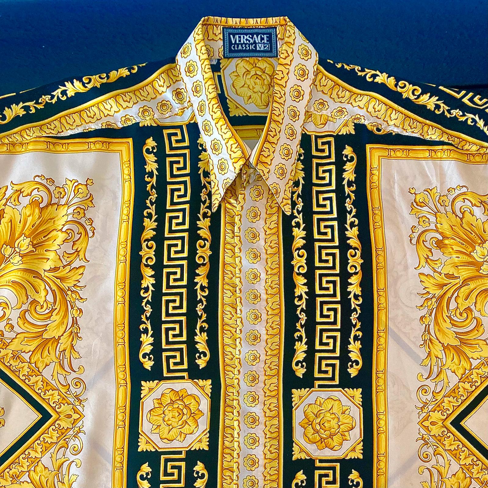Luxus pur: Seltenes VERSACE Seidenhemd CLASSIC V2 BAROCCO Vintage in Saarbrücken-Mitte - St Johann | kleinanzeigen.de Luxus pur: Seltenes VERSACE Seidenhemd CLASSIC V2 BAROCCO Vintage in Saarbrücken-Mitte - St Johann | kleinanzeigen.de