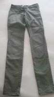 Jeans Hose Hollister olivgrün Gr. 26/31 Nordrhein-Westfalen - Schmallenberg Vorschau