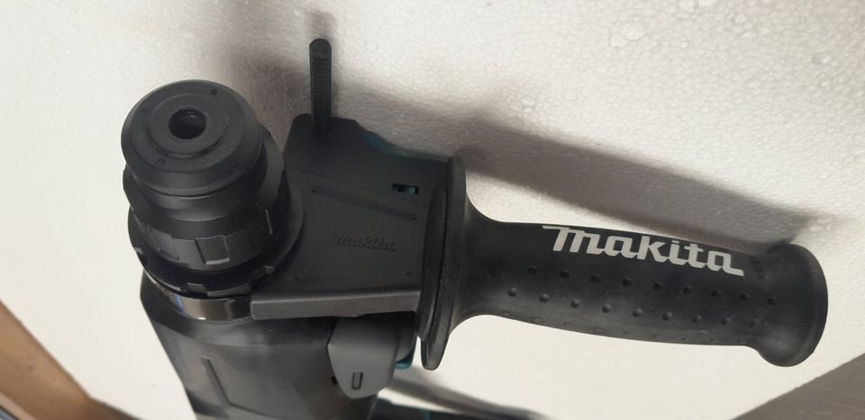 Makita Bohrhammer HR 2601 wie neu ! in Fridolfing