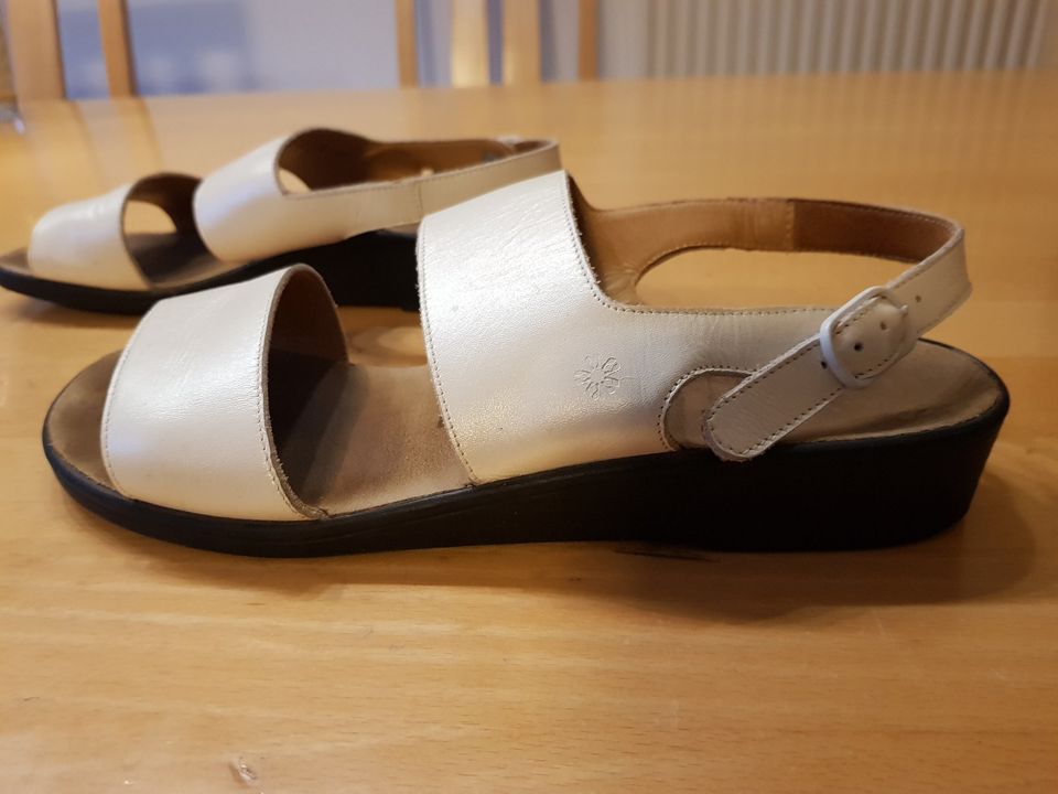 Ganter Sandalen 37,5 creme weiß, glänzend, elegant, auch Versand in Aachen