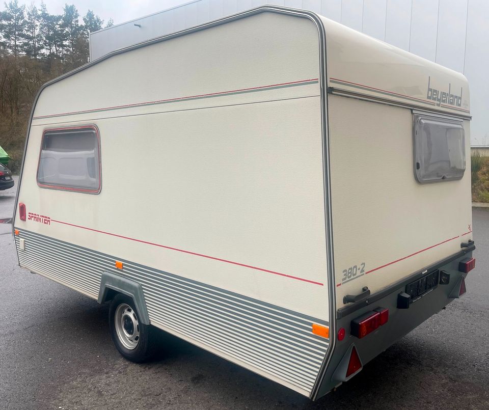 WOHNWAGEN BEYERLAND SPRINTER 380/2 TOPP ZUSTAND MIT VORZELT in Sundern (Sauerland)