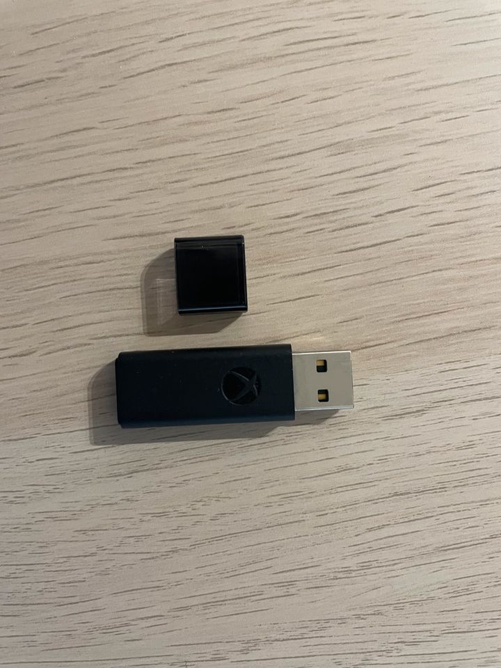 Microsoft Xbox Controller Black + Wireless Adapter in Dresden