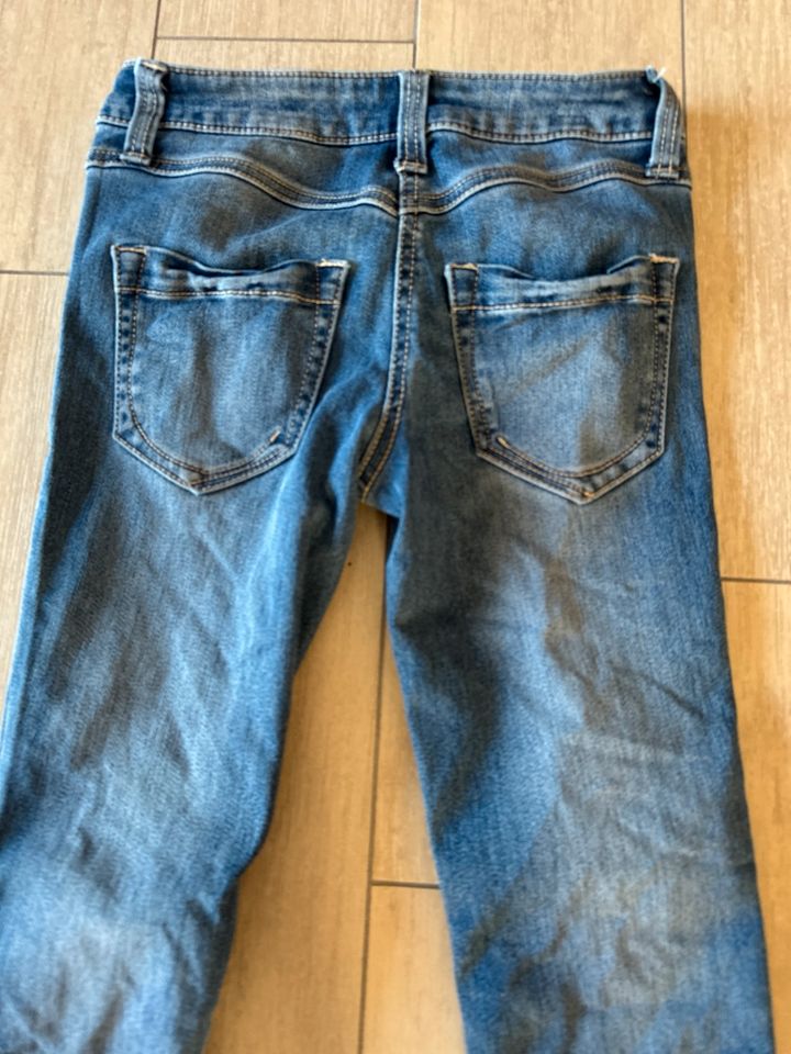 Jeans mit Glitzer von s.Oliver Gr. 134 Glitzerpailletten in Lampertswalde bei Großenhain
