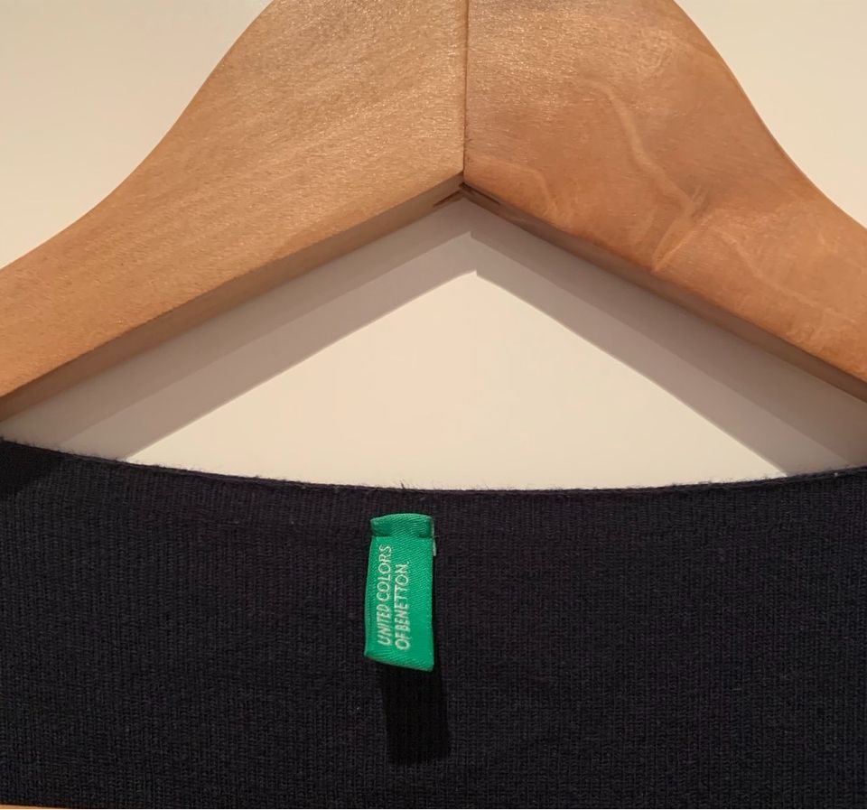 Benetton: schöne Strickjacke - Größe M (ca S M) - Blau - Top! in Hamburg