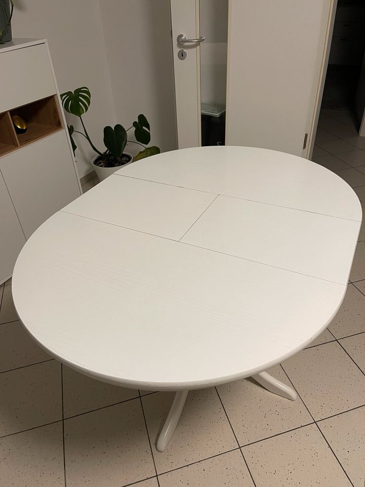 Ikea Esstisch weiß mit Stühlen in Bielefeld
