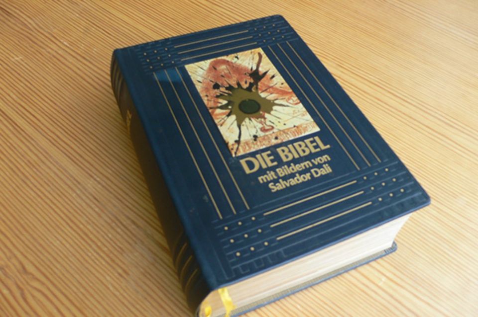 Salvatore Dali-Bibel in Ronneburg Hess