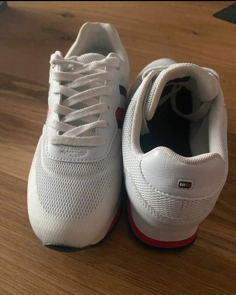 Tommy Hilfiger Sneaker Gr. 39 in Ibbenbüren