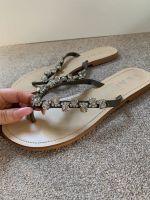 Slipper Sandalen Zehentrenner grau Silber Gr. 40 Niedersachsen - Edemissen Vorschau