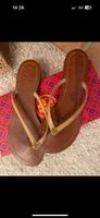 Zehentrenner Sandale in Beige, Lackleder mit Gold von Tory Burch Berlin - Kladow Vorschau