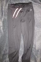 Sport-Jogginghose/H&M/schwarz/ in gutem Zustand Gr. 122/128 Nordrhein-Westfalen - Neuss Vorschau