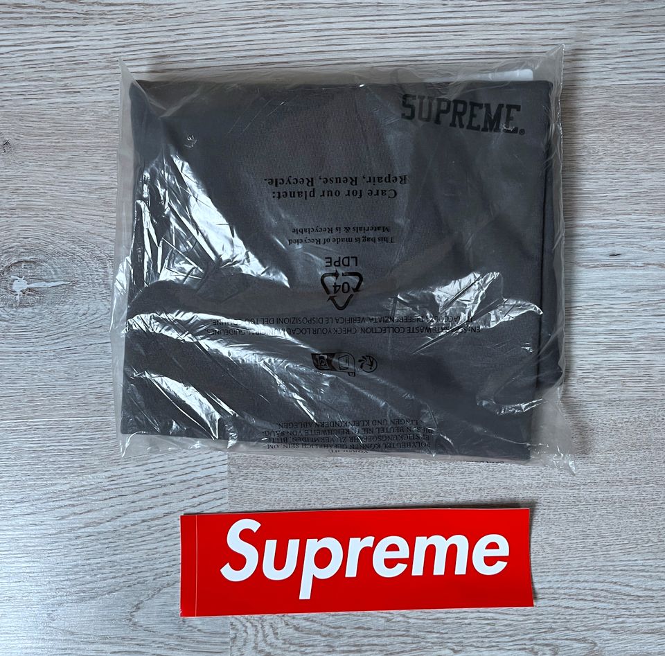 T-Shirt Supreme Fight for NY T Charcoal in XL in Überherrn