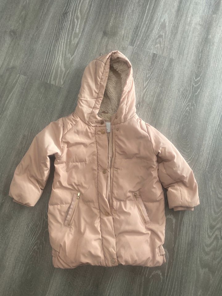 Gefütterte Winterjacke für Mädchen in Größe 110 rosa von Zara in Raunheim