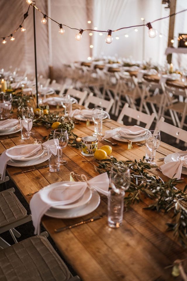 Outdoor Boho Zelt Hochzeit Trauung Tische Stühle mieten leihen in Sommerhausen Main