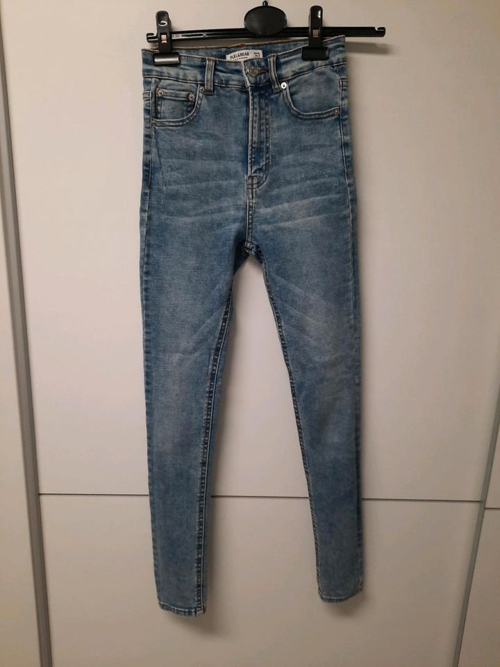 Pull & Bear Skinny High Waist Jeans in Hückelhoven