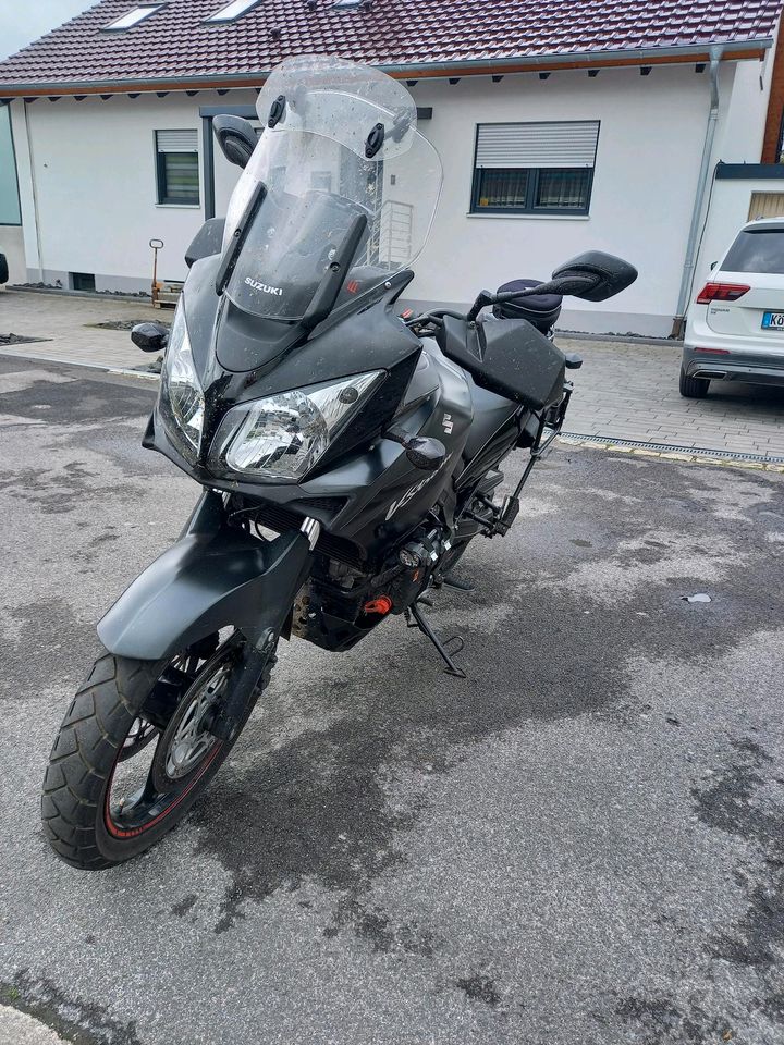 Suzuki DL 650 V-Strom in Bad Königshofen