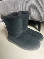 Schwarze hohe Uggs mit Schleife Stuttgart - Zuffenhausen Vorschau